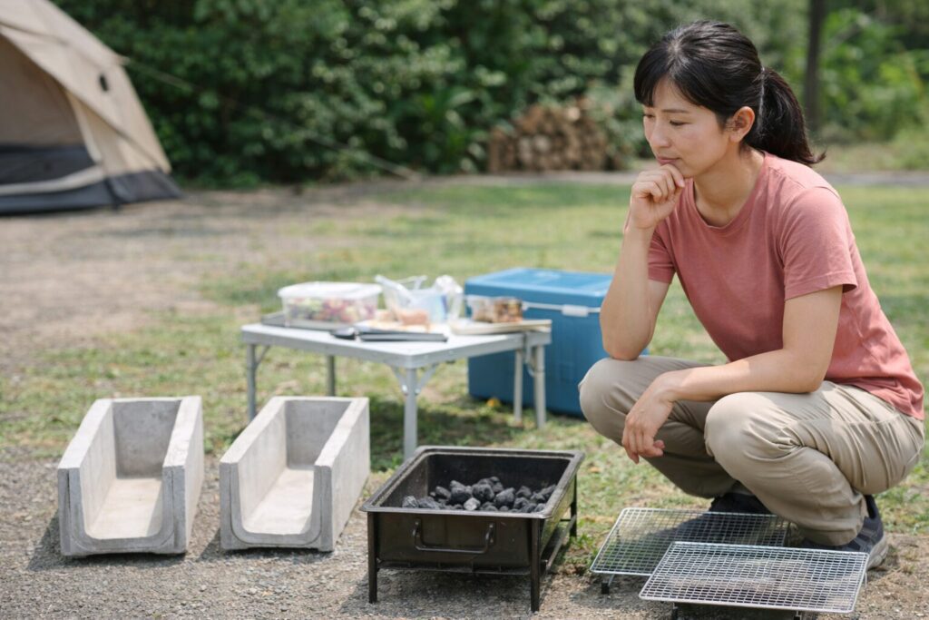 バーベキューの使い方を想定しながらサイズを考えている様子